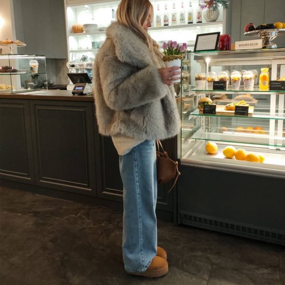 ✨ UGG Maxi Curly Platform Boots in Chestnut — Women’s Size 8 - Picture 4 of 4